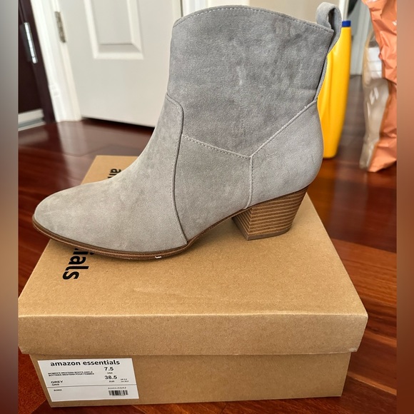 Amazon Essentials gray booties, size 7.5 - worn once! Western suede - Picture 6 of 6